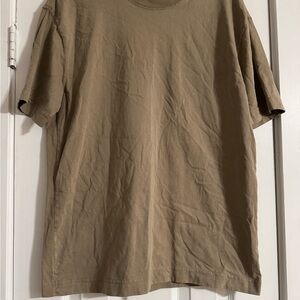 Hollister Men's Short Sleeve Tee in Khaki